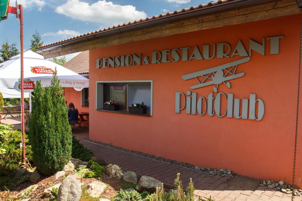 Restaurace-Penzion U Pilota Kněževes Kültér fotó